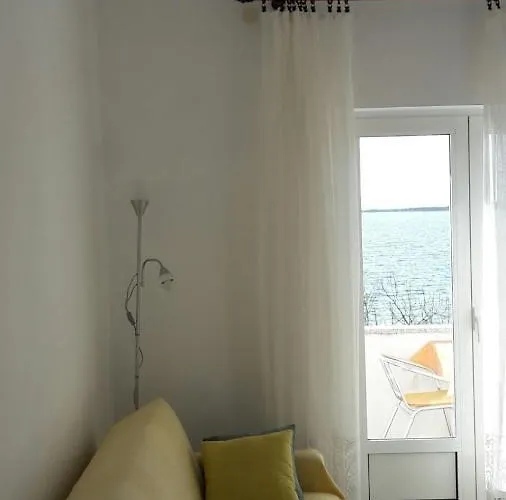 And By The Sea Seline, Paklenica - 6440 Гостевой дом Стариград-Пакленица